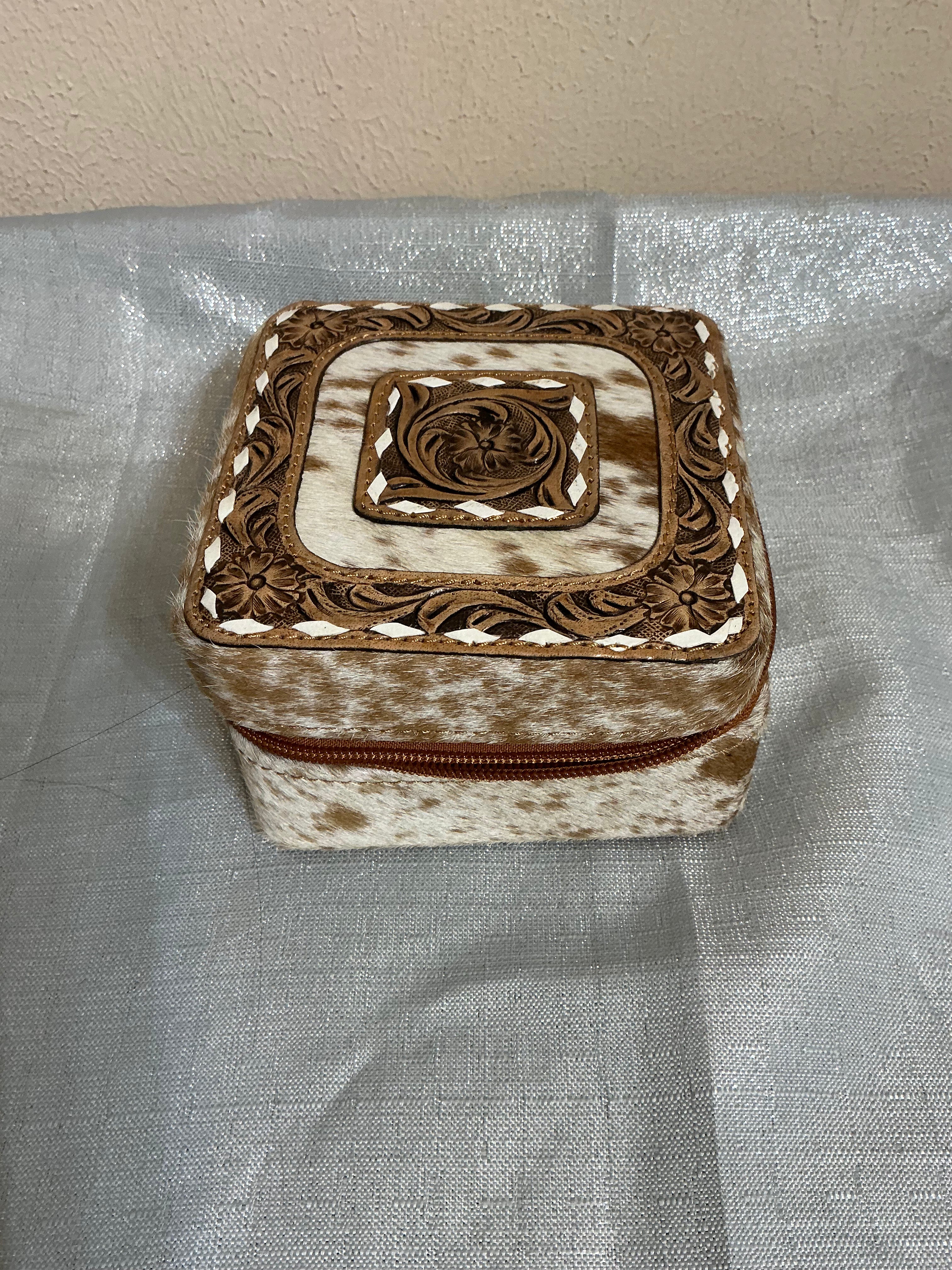 Travel jewelry box