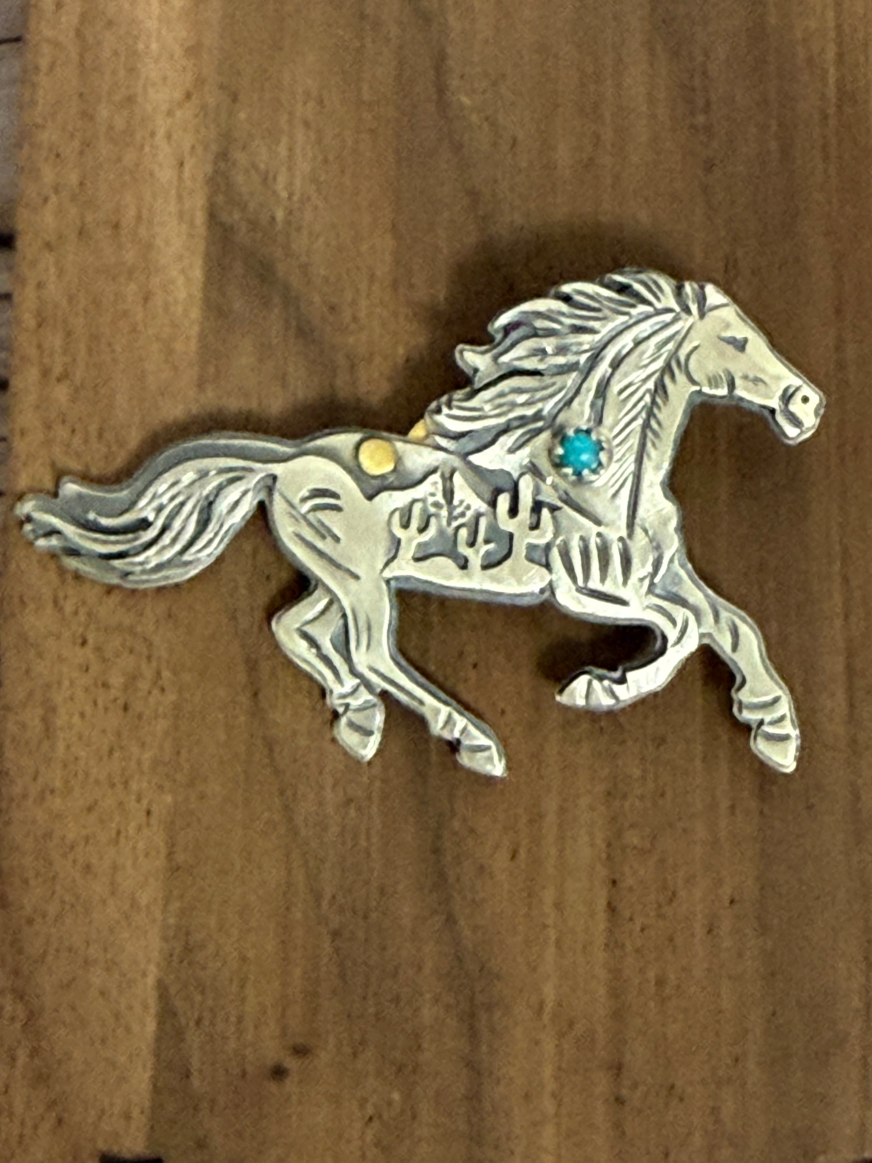 Horse w/cactus Pendant